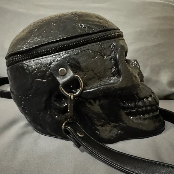 Killstar Gravedigger Skull Crossbody - Picture 4 of 7
